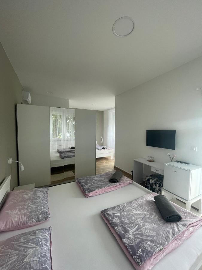 Villa Lovorka By Villa Eva Omišalj Kamer foto