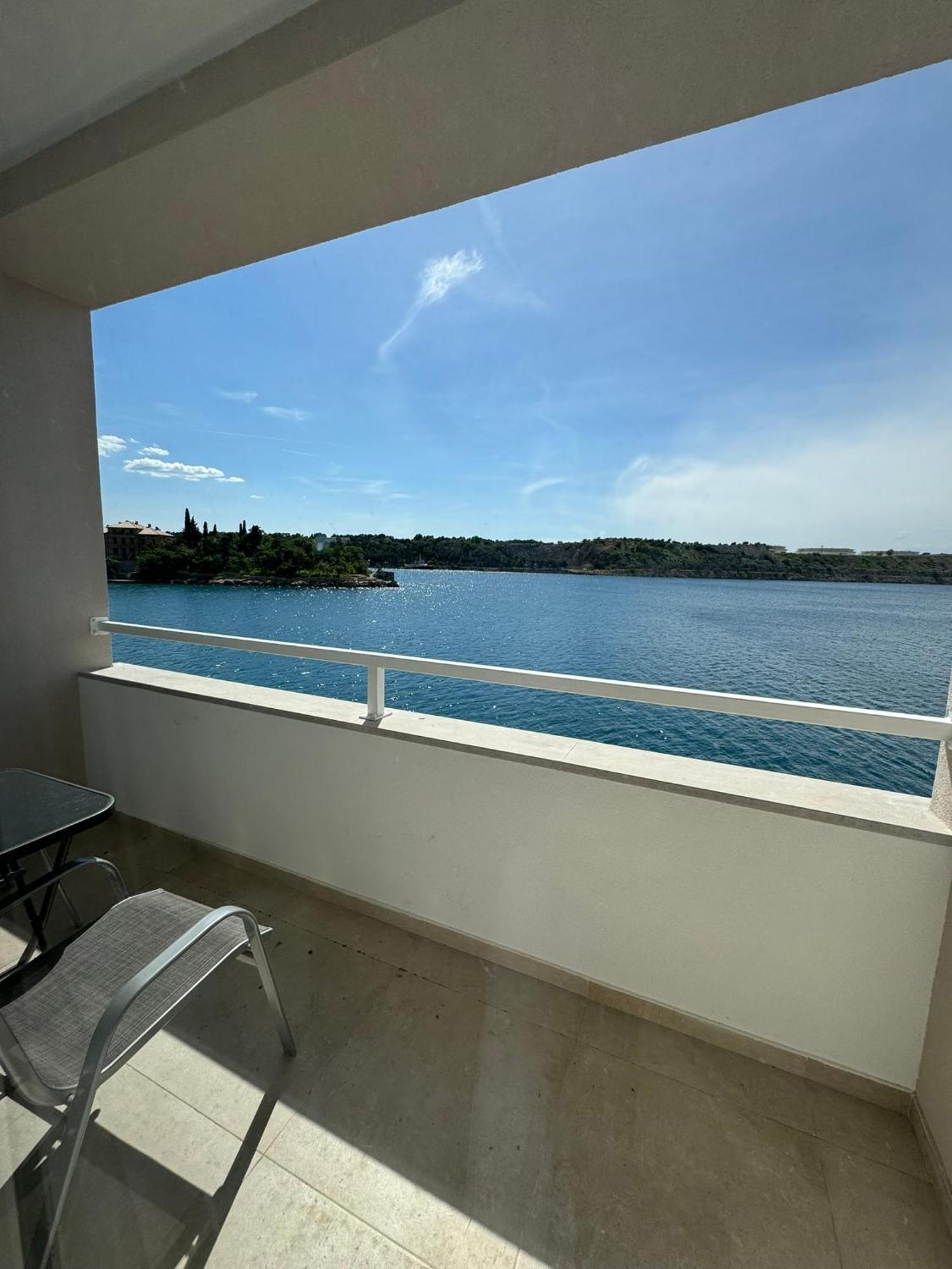 Villa Lovorka By Villa Eva Omišalj Kamer foto