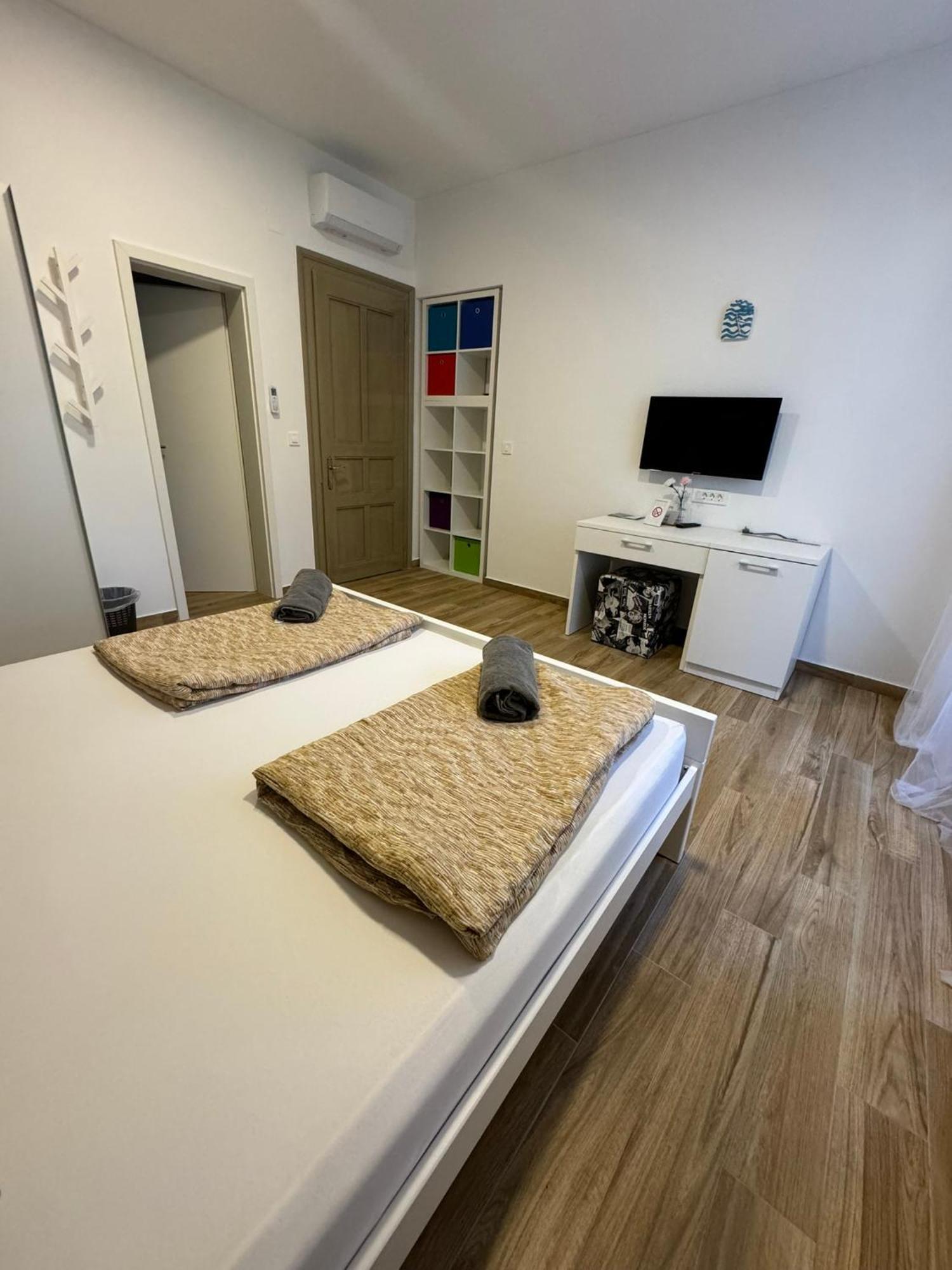 Villa Lovorka By Villa Eva Omišalj Kamer foto