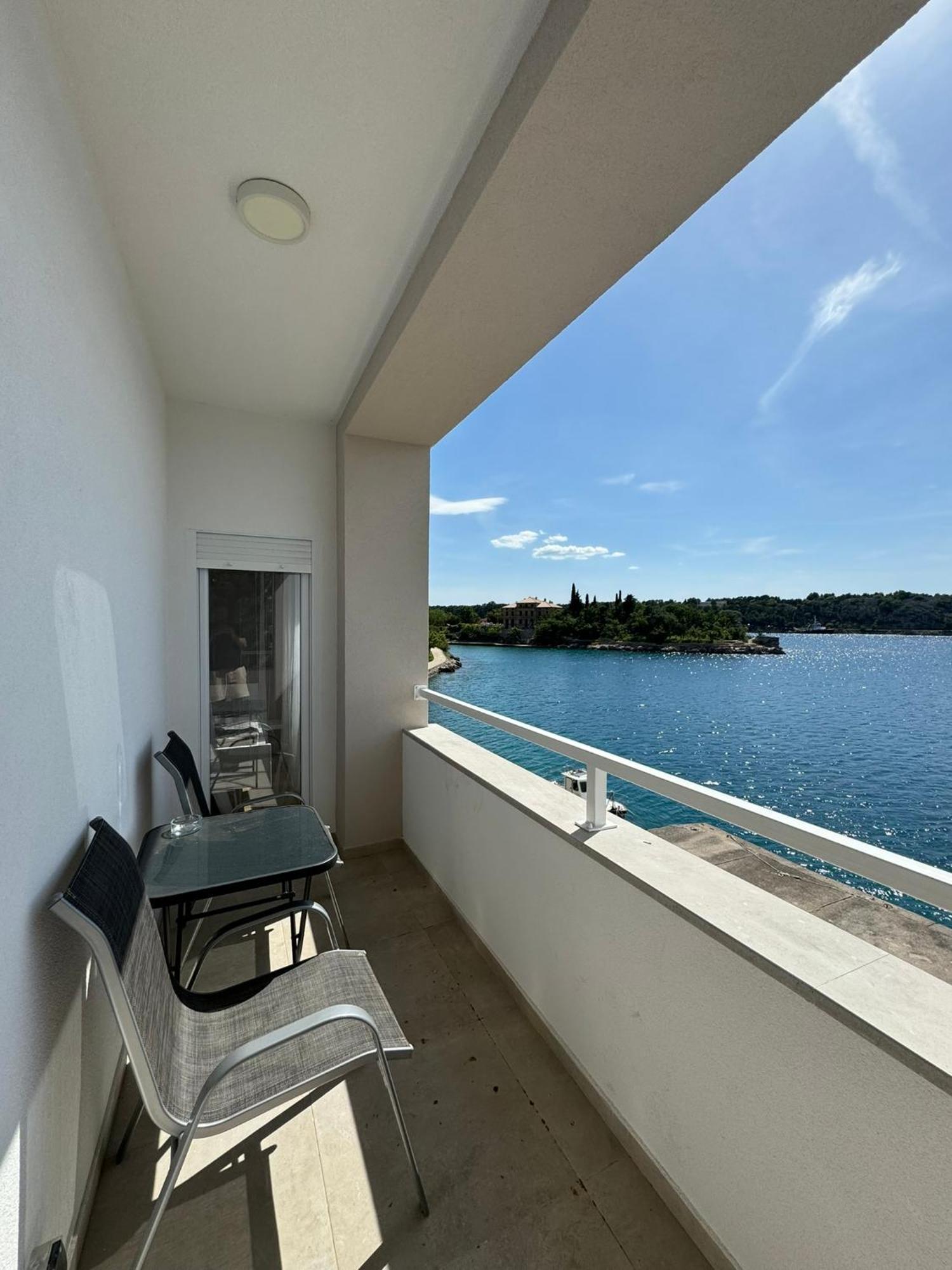Villa Lovorka By Villa Eva Omišalj Kamer foto