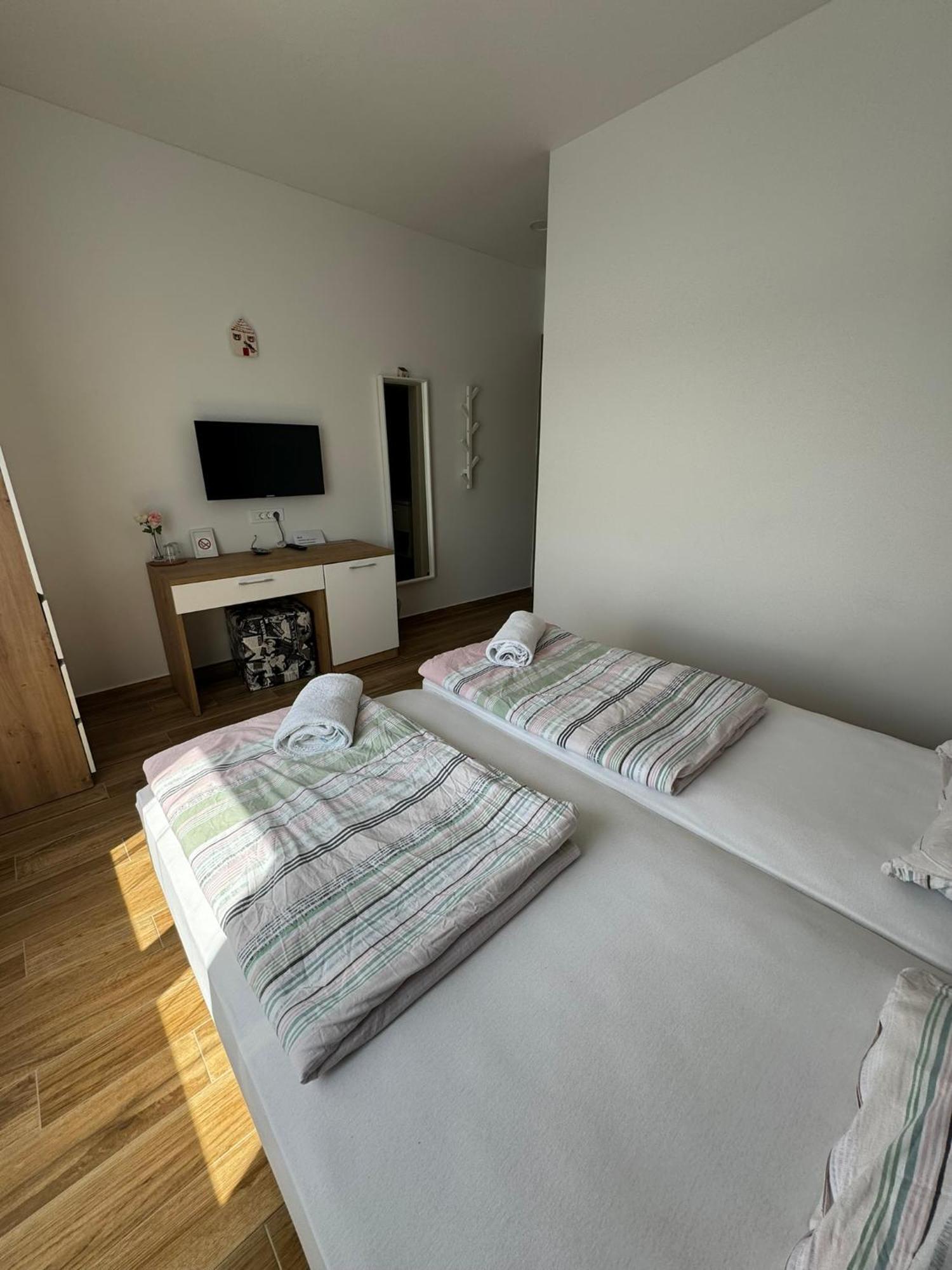 Villa Lovorka By Villa Eva Omišalj Kamer foto