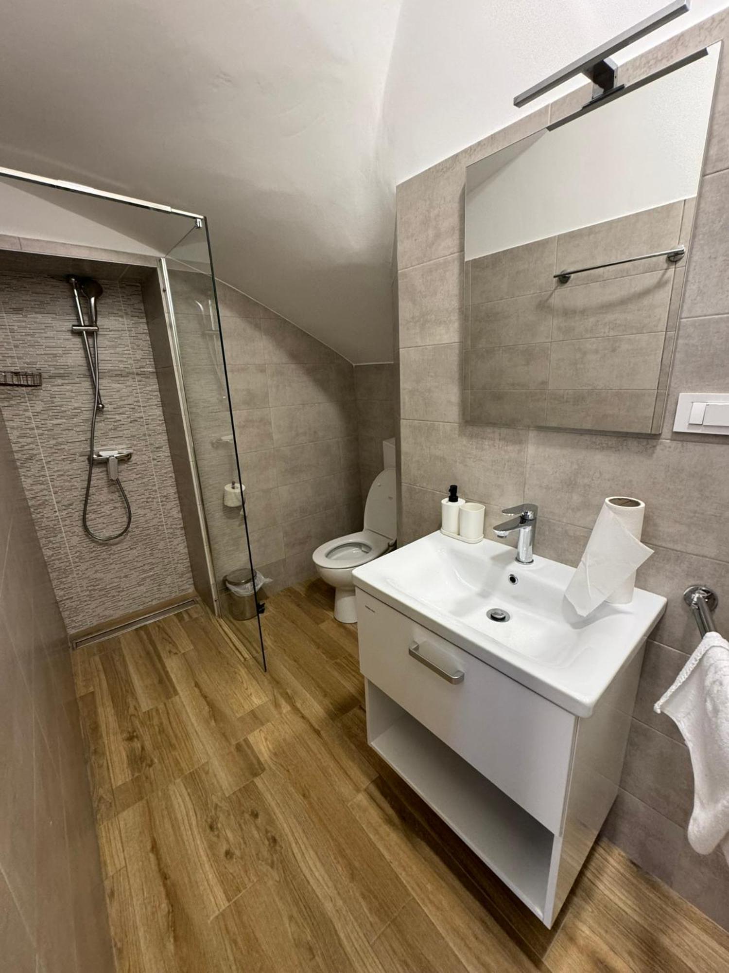 Villa Lovorka By Villa Eva Omišalj Kamer foto
