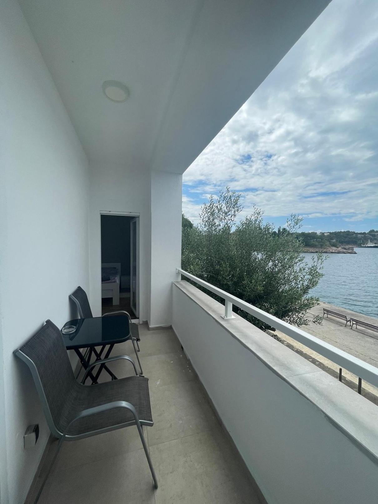 Villa Lovorka By Villa Eva Omišalj Kamer foto