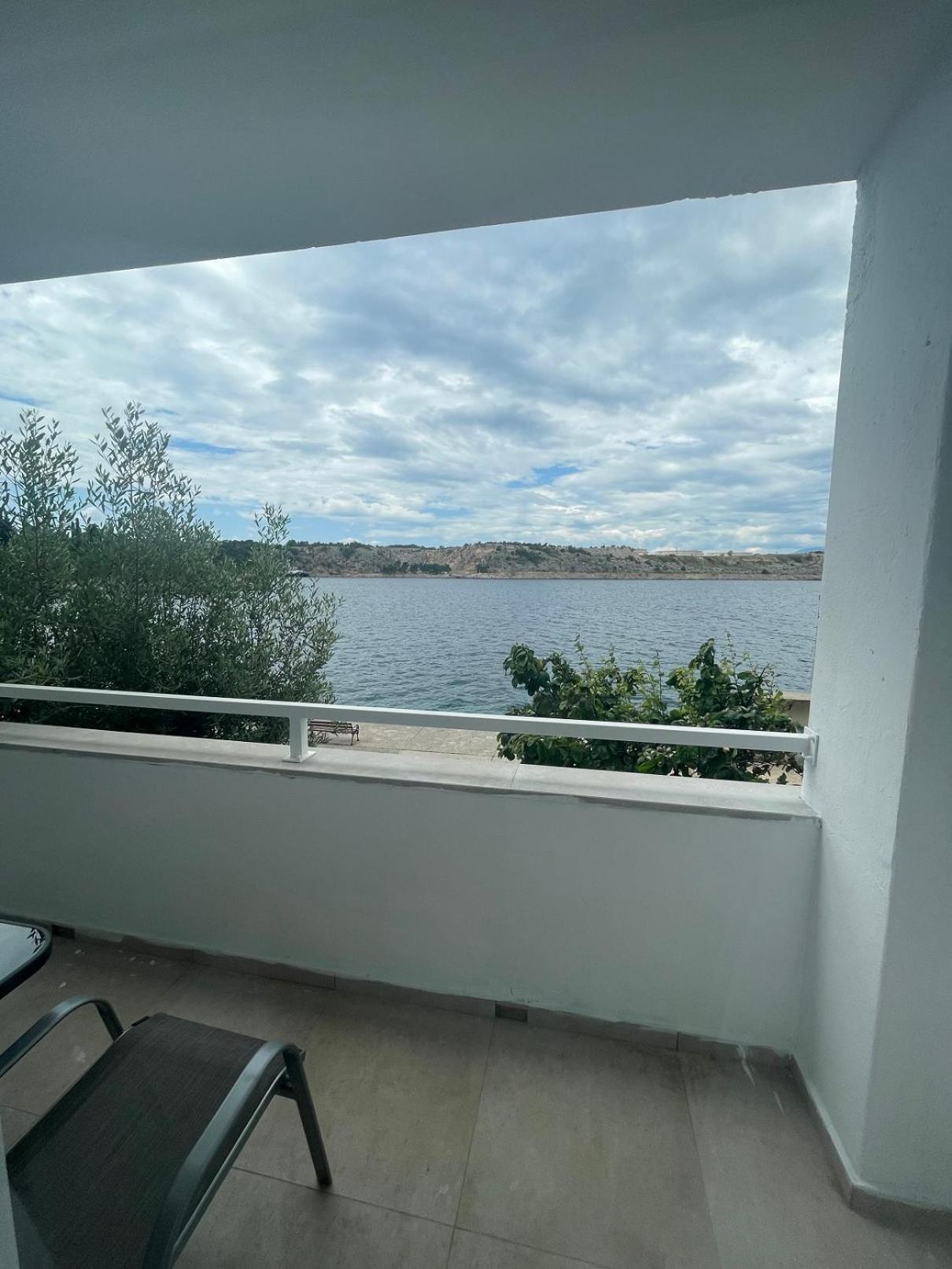 Villa Lovorka By Villa Eva Omišalj Kamer foto