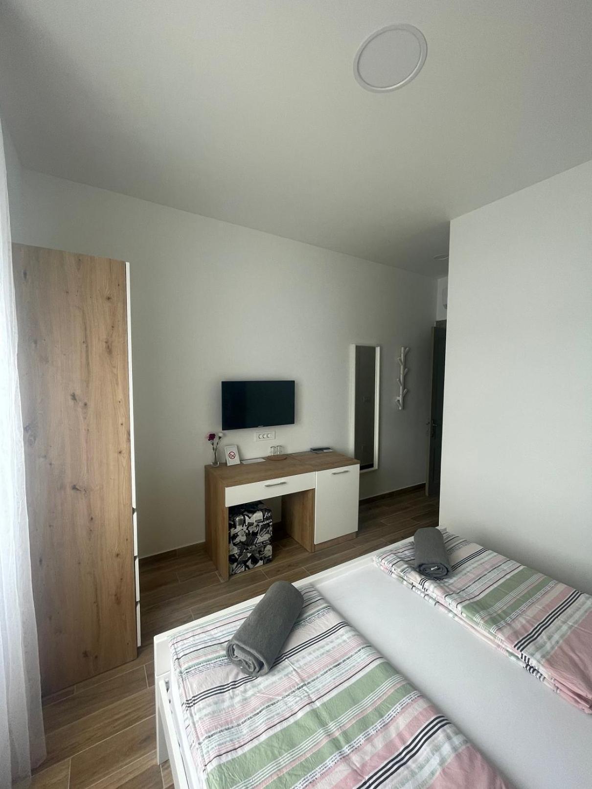 Villa Lovorka By Villa Eva Omišalj Kamer foto