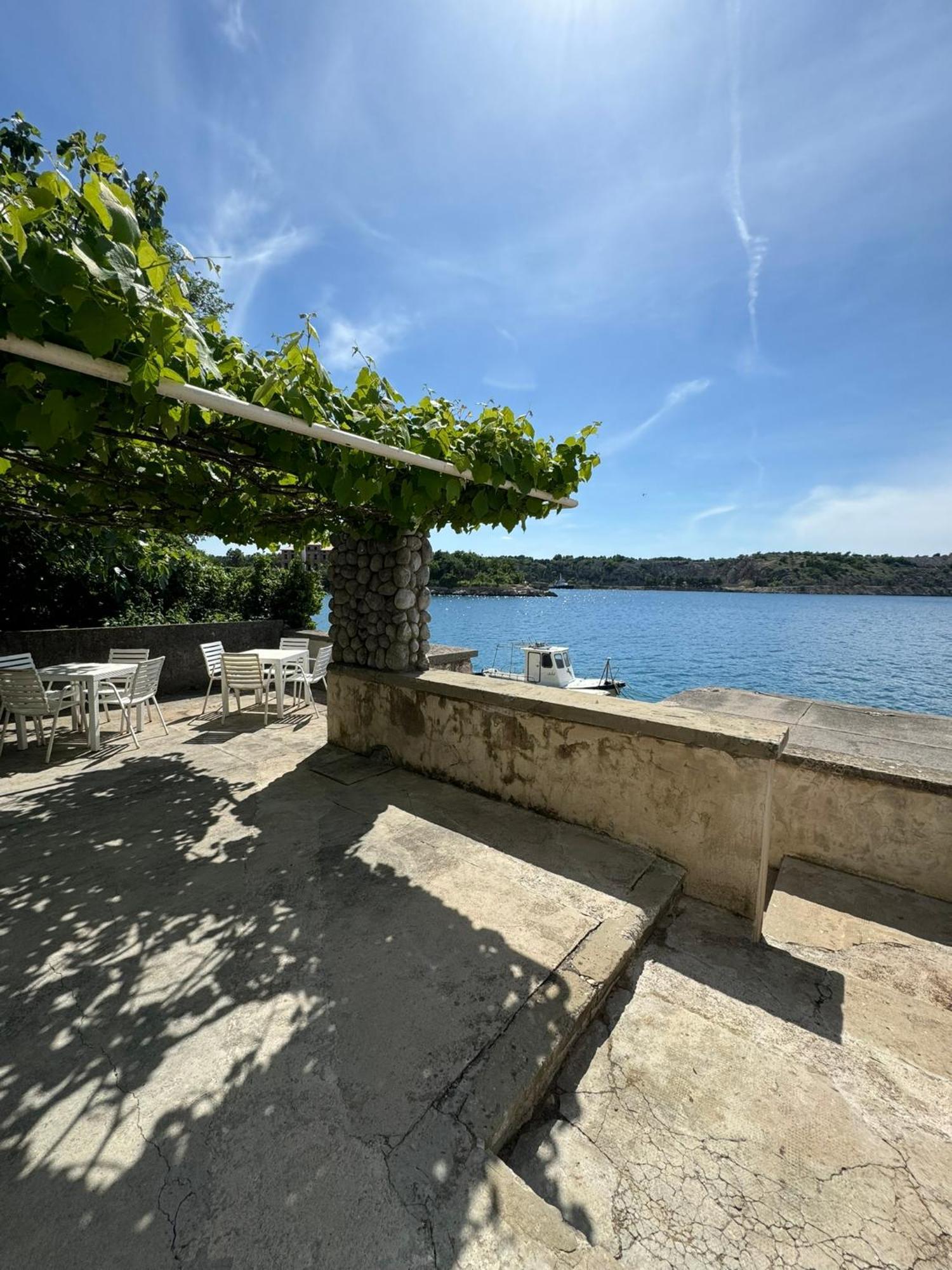 Villa Lovorka By Villa Eva Omišalj Buitenkant foto